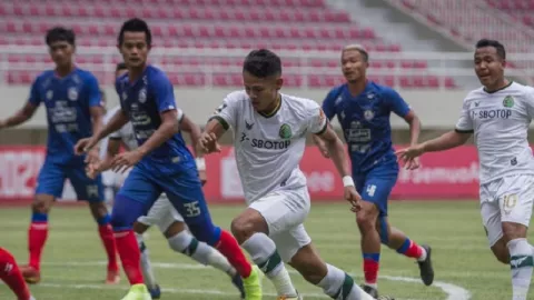 Ditahan Imbang, Pelatih Arema FC Ungkap Penyebabnya - GenPI.co JATIM