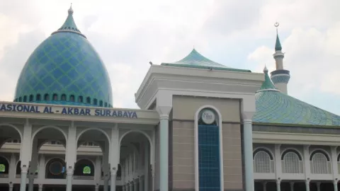 Masjid Al Akbar Siap Gelar Salat Tarawih - GenPI.co JATIM