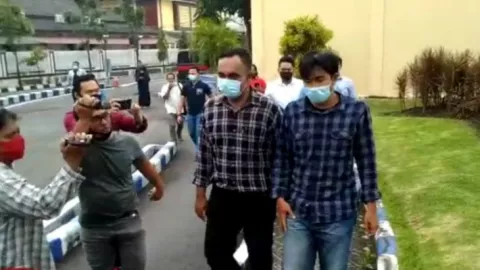 Wartawan Tempo Laporkan Kekerasan yang Didapatnya ke Polda Jatim - GenPI.co JATIM