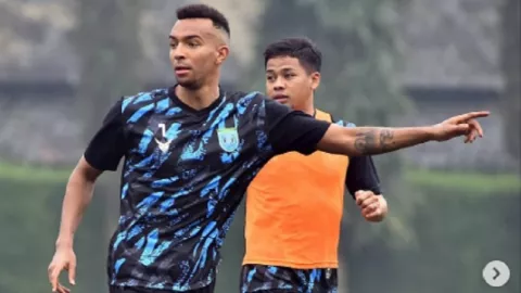 Tim Pelatih Persela Putuskan Liburkan Pemain Selama Ramadan - GenPI.co JATIM