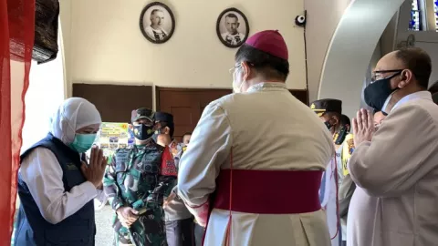 Khofifah Tinjau Gereja di Malang Jelang Paskah, Semoga Aman... - GenPI.co JATIM