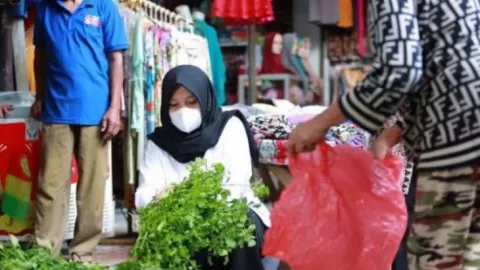 Bupati Ipuk Ajak Beli Produk UMKM untuk Tingkatkan Perekonomian - GenPI.co JATIM