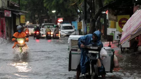 Prakiraan Cuaca Wilayah Jawa Timur, Hujan Lebat Disertai Petir - GenPI.co JATIM