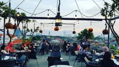 6 Kafe Rooftop di Surabaya yang Bisa Jadi Pilihan Bukber - GenPI.co JATIM