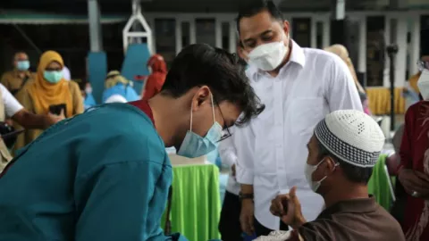 Pemkot Surabaya Sudah Vaksin 675.240 Orang dan Terus Berjalan - GenPI.co JATIM