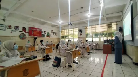 Sekolah di Surabaya Tentukan Sendiri Ujian Kelulusan Siswanya - GenPI.co JATIM