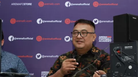 Habis Dikritik Aremania, General Manager Arema FC Bela Diri - GenPI.co JATIM