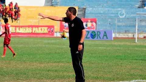 Mantan Pelatih Semen Padang Resmi Besut Arema FC - GenPI.co JATIM