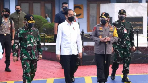 Jokowi Dijadwalkan Berkunjung ke Lamongan dan Surabaya Hari Ini - GenPI.co JATIM