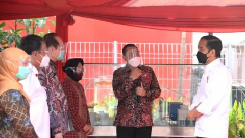 Ada Khofifah, Eri Justru Promosikan Risma di Depan Jokowi - GenPI.co JATIM