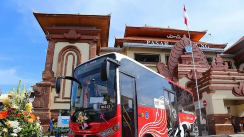 Komisi C DPRD Surabaya Usul ASN, Anak Sekolah Naik Bus BTS Gratis - GenPI.co JATIM