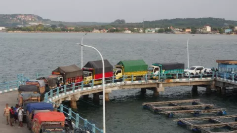 Kapal Kargo Menggairahkan, Pelabuhan Paciran Tambah Fasilitas - GenPI.co JATIM