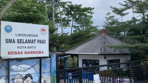 Polda Jatim Olah TKP Kasus Pelecehan Seksual SMA SPI Kota Batu - GenPI.co JATIM