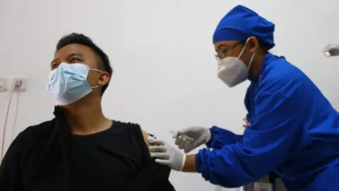 Akhir Juni 2021, Vaksinasi Guru di Kota Malang Rampung - GenPI.co JATIM