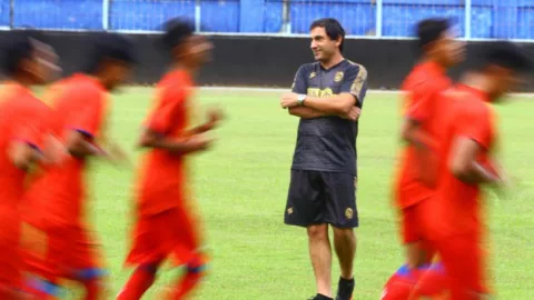 Arema FC Tak Kunjung Mulai Latihan, Masih Ada yang Ditunggu - GenPI.co JATIM