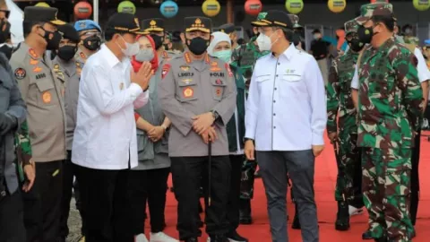 Kapolri, Panglima TNI, Menkes ke Madiun, Lihat Vaksin Massal - GenPI.co JATIM