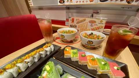 Segarnya Genki's Fresh Summer, Kombinasikan Sushi dan Buah - GenPI.co JATIM