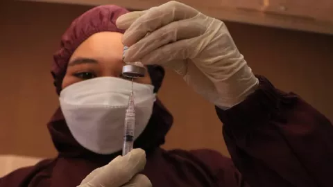 Alamak! Stok Vaksin Surabaya Habis, Bagaimana Nasib Dosis Kedua? - GenPI.co JATIM