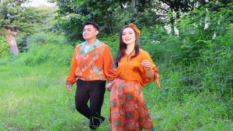 Cak Ning Kenakan Batik Motif Semanggi Karya Embran Nawawi - GenPI.co JATIM