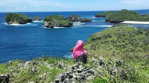 Pesona Pantai Kasap Pacitan, Dijuluki Raja Ampat dari Jawa Timur - GenPI.co JATIM
