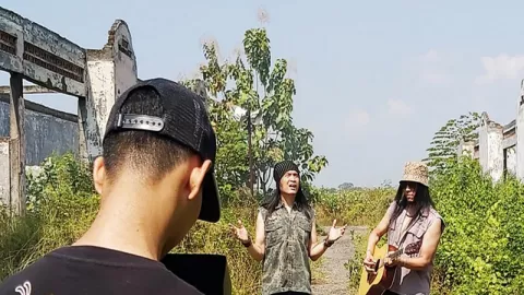 Arek Band Tak Menyerah, Rakyat Butuh Lagu yang Menyemangati - GenPI.co JATIM