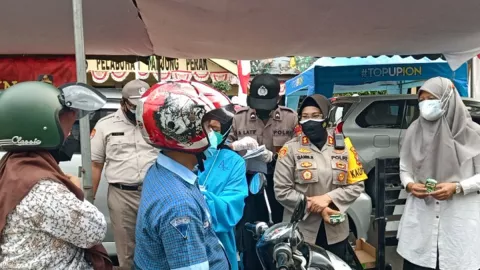 Vaksinasi di Kota Surabaya, Dapat Acungan Jempol - GenPI.co JATIM