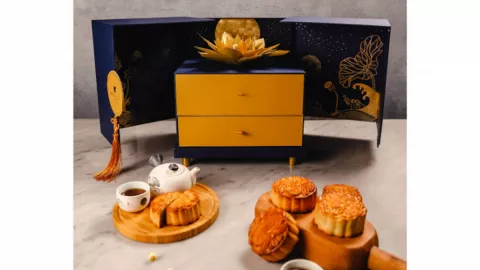 Mewahnya Sajian Mooncake Golden Lotus, Sayang Buat Dimakan - GenPI.co JATIM