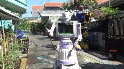 Keren! Warga Kampung di Surabaya Ciptakan Robot Secara Otodidak - GenPI.co JATIM