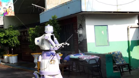 Robot Delta Terbuat dari Magic Com Hingga Mobil Mainan - GenPI.co JATIM