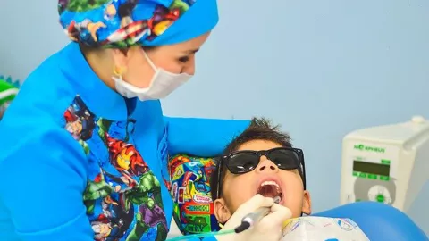Tips Mencegah Gigi Anak Berlubang dari Ahli, Bunda Wajib Tahu - GenPI.co JATIM