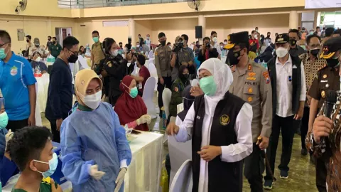 Vaksin Kampus Gencar Dilakukan, Khofifah Optimis PTM Berjalan - GenPI.co JATIM