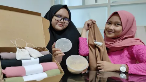 Mahasiswa UNUSA Buat Hijab Aromatik, Idenya Tak Terduga - GenPI.co JATIM