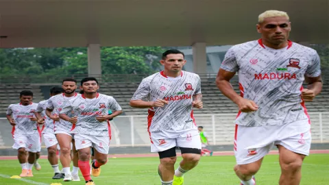 Lini Serang Belum Garang, Pelatih Madura United Lakukan Ini - GenPI.co JATIM