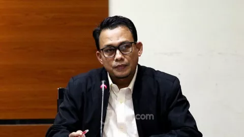5 Pejabat Empat Daerah di Jatim Diperiksa KPK di Surabaya - GenPI.co JATIM