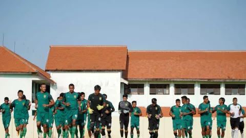 Jelang Laga Persebaya vs Borneo FC, Aji Sentuh Latihan Taktik - GenPI.co JATIM
