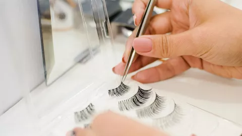 Tips Merawat Eyelashes Human Hair, Dijamin Bisa Lebih Awet - GenPI.co JATIM