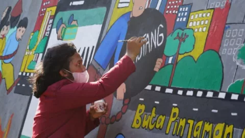Punya Misi Khusus, Mahasiswa UMSurabaya Lakukan Aksi Mural - GenPI.co JATIM