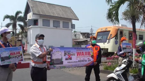 Sahabat Kereta Kampanyekan Jangan Terobos Perlintasan Sebidang - GenPI.co JATIM