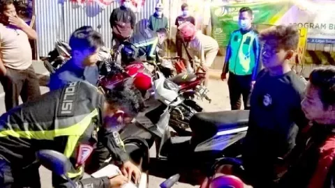Terlibat Balap Liar, 18 Sepeda Motor Diangkut ke Polres Situbondo - GenPI.co JATIM