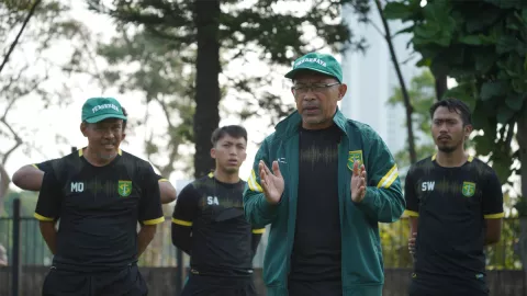 Aji Santoso Waspada Kehadiran 2 Pemain Asing Anyar PSM Makassar - GenPI.co JATIM