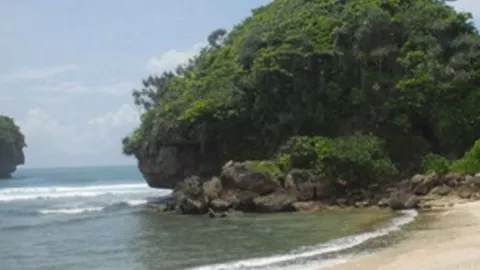 Ramai jadi Perbincangan, Berikut 4 Keindahan Pantai Kondang Merak - GenPI.co JATIM