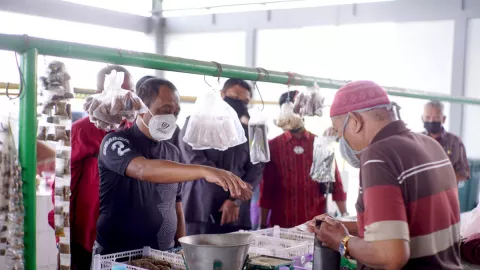 Pedagang Pasar di Surabaya Senang Bukan Main, ini Sebabnya - GenPI.co JATIM