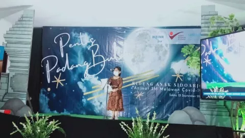 Pentas Padang Bulan Sidoarjo Beri Pesan Covid-19 Melalui Puisi - GenPI.co JATIM