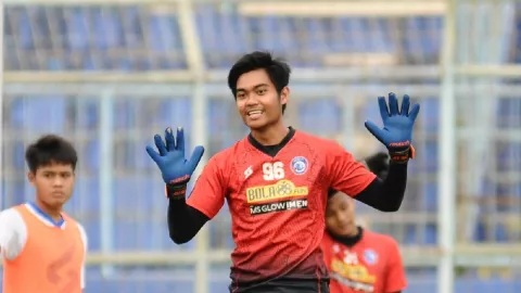 4 Musim Membela Arema FC, Kiper Berbakat Singo Edan Hengkang - GenPI.co JATIM