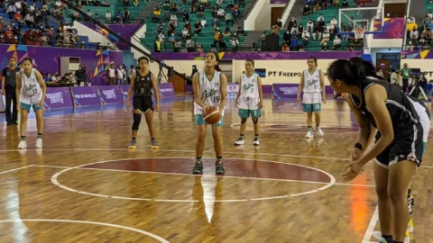 Faizzatus Beri Kemenangan Kedua Tim Basket Putri Jatim di PON XX - GenPI.co JATIM