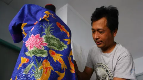 Motif Ikan Koi Studio Batik Lembayung Siap Meluncur ke Jepang - GenPI.co JATIM
