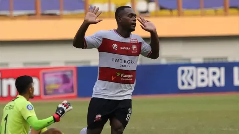 Terungkap Penyebab Laga Persipura vs Madura United Batal Lagi - GenPI.co JATIM