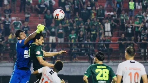 Persebaya Bentrok Persipura, Hujan Gol Terjadi di Liga 1 2020 - GenPI.co JATIM