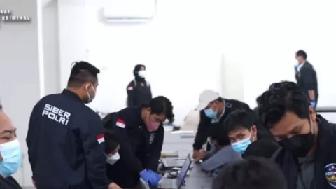 Kantor Pinjol di Surabaya Digrebek Polisi, 13 Orang Diamankan - GenPI.co JATIM