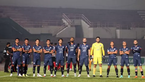 Arema FC Kini Punya Kebiasaan Baru di Kamar Ganti, Yuk Intip - GenPI.co JATIM